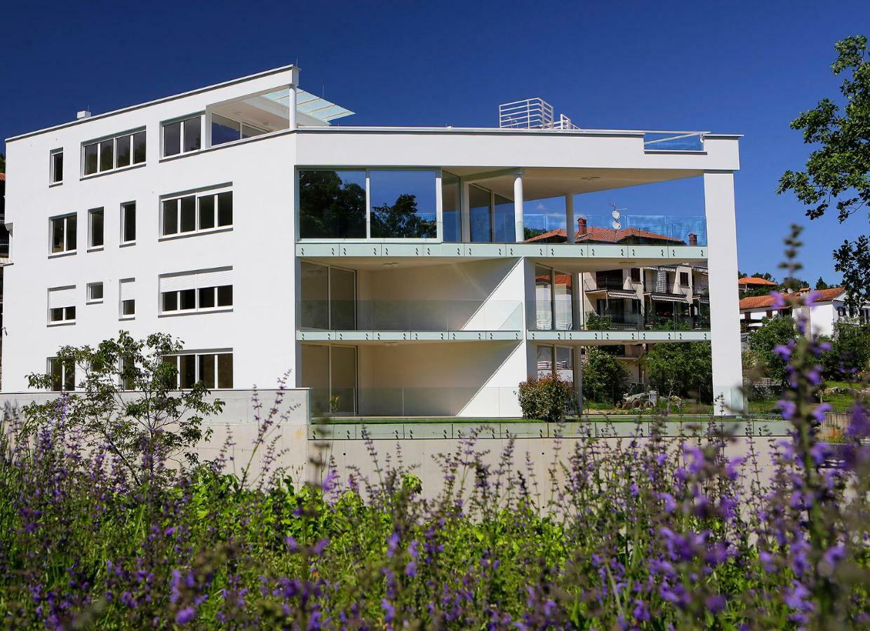 Modern Apartment Near The Sea Ičići Esterno foto