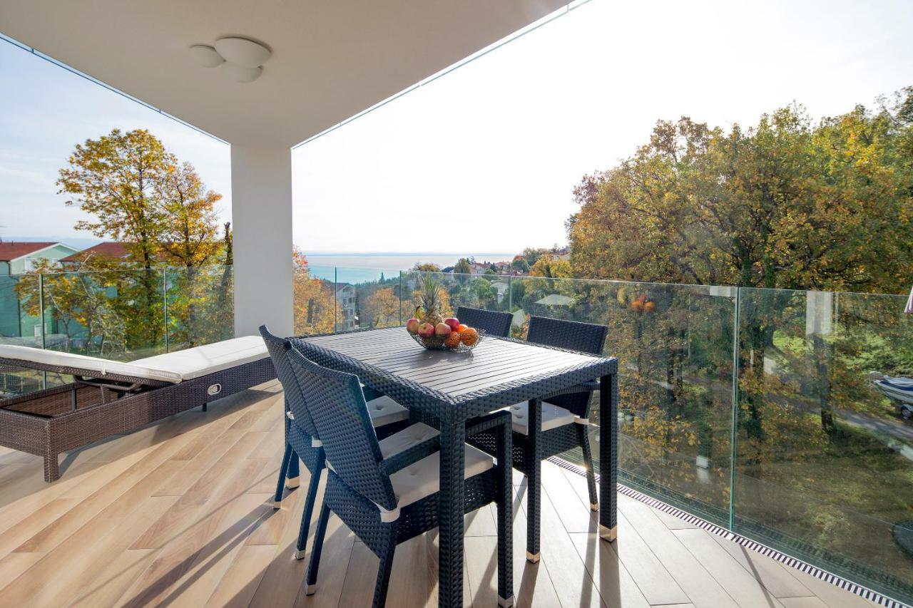 Modern Apartment Near The Sea Ičići Esterno foto